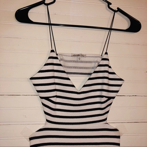 Small Black and White Stripe Dress - Picture 5 of 5